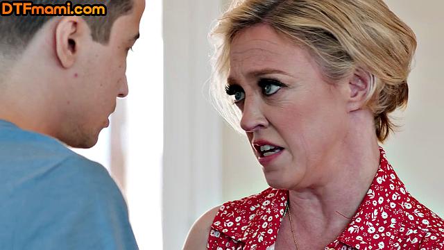 Huge mature cougar riding cock