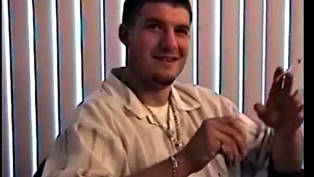 медвежонок даёт отсосать и делает вид, что это обычный вечер