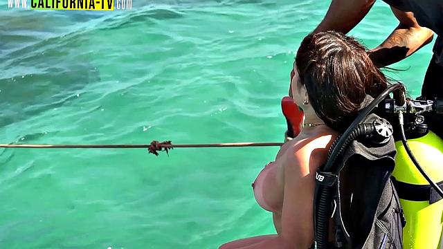 Lisi Parisi, the hottest influencer in Brazil, breaks contract and has to masturbate to make up for it!