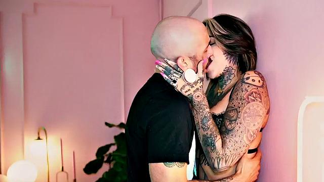 Trans man with strapon fucks babe after eaten