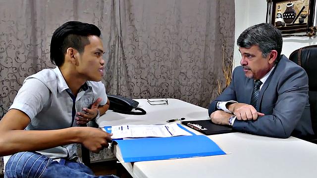 Spoiled Asian twink barebacked by office in amateur sex