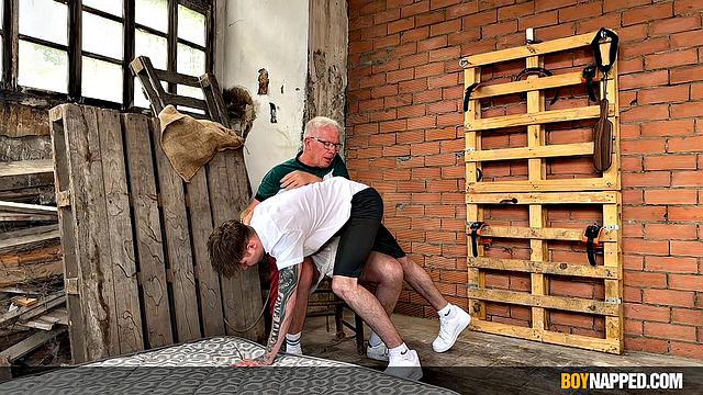 Sebastian Kane shows Harry Mason what gay fun really means, and Harry's not exactly fighting back
