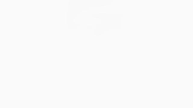 Barbie Sins растягивает гладкую киску до предела фистингом