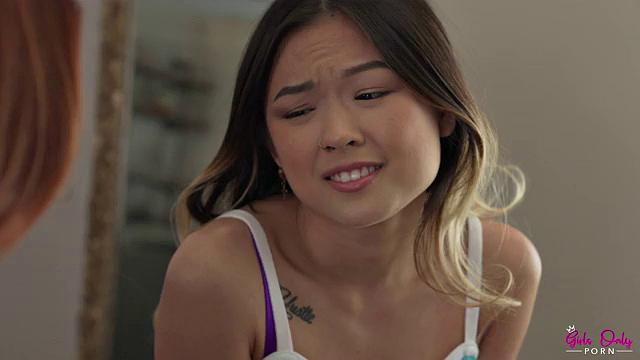 Серена Сирен охмуряет подругу дочери - страстный лесбийский перепих