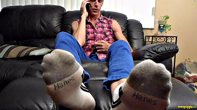 Hung Daddy's Barefoot Phone Sex - Richard Lennox