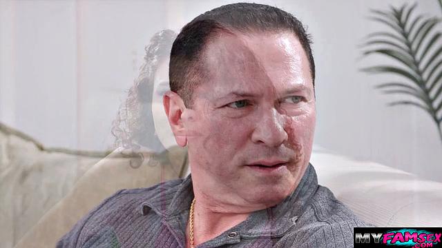 Страстный минет отчиму на диване, пока его жены нет дома, и жёсткий секс до криков удовольствия!