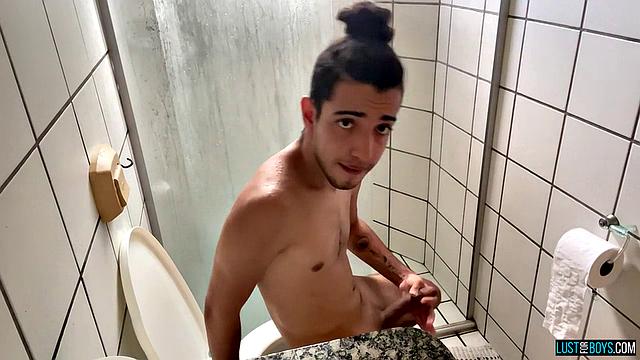 Jerking Off with Henry - Henry Lynes