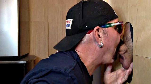 Mature gloryhole gay sucks till cum in mouth