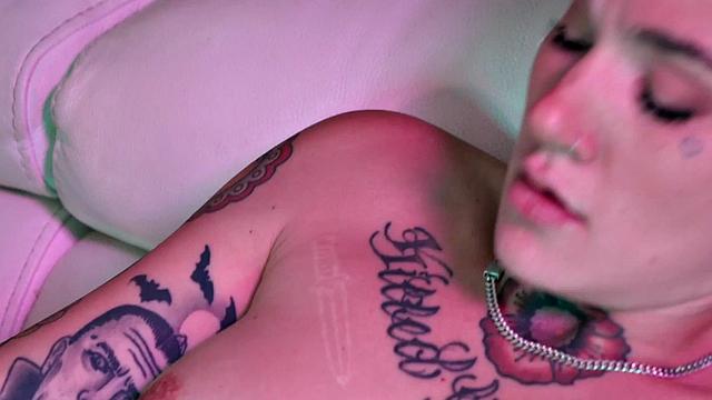 Masc dyke pussylicked by ebony girlfriend in couple