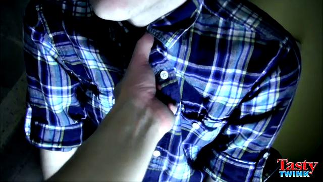 Любительница члена получает полный рот! - Тоби Фэнкс и Трейс Ван Де Камп