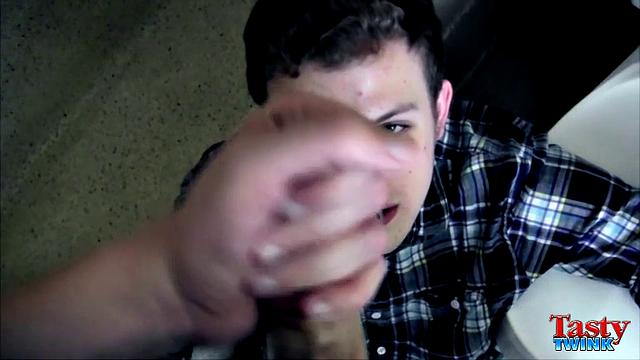 Любительница члена получает полный рот! - Тоби Фэнкс и Трейс Ван Де Камп