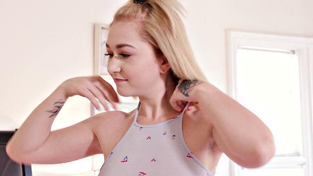 1000Facials - Top 10 Hottest Blondes - Some Of The Babes Slurping Cock