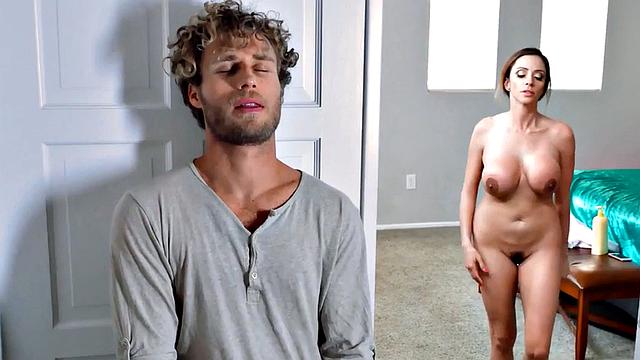 Bigbooty MILF enjoy fucking hard in wet pussies