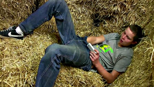 jirka hesary дрочит и мощно кончает