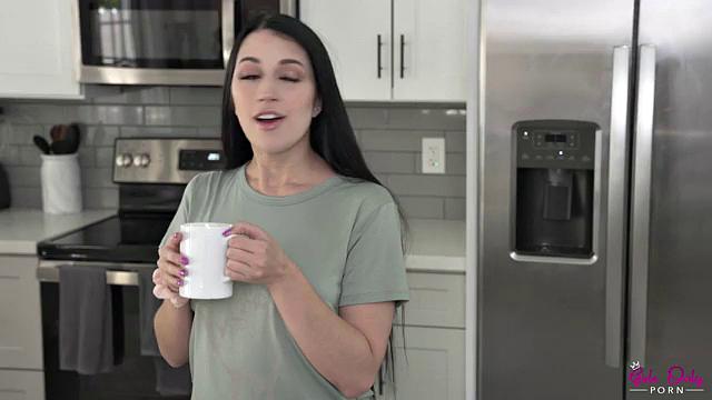 Соседка услышала стоны за стеной и пустилась в страстный лесбийский секс