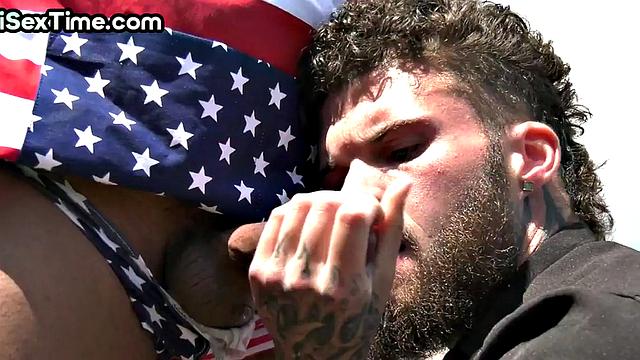 развратные бисексуалки глотают по самое горло и получают по полной