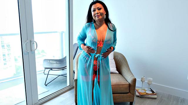 A very sexy Filipino wife and mom