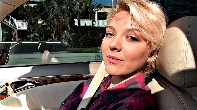 татуированная блондинка с бритой киской устраивает жаркий pov замес