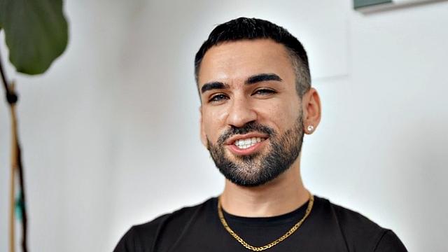 Solo amateur jock jerks cock till cum after casting