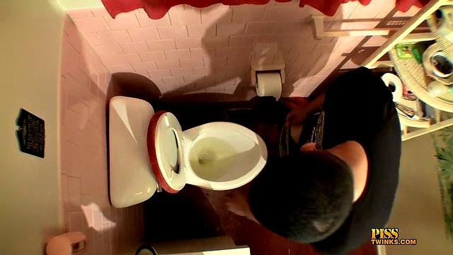 Pissing Dicks Party - Jake Reid, Leo Mcarthur