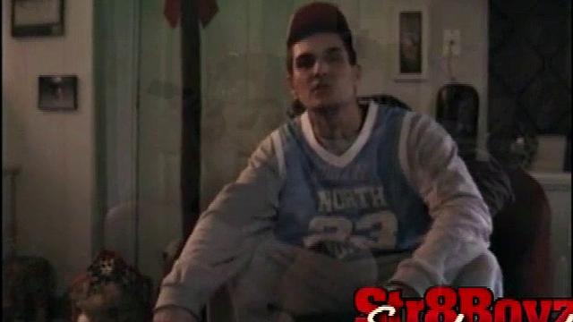 Тони мечтает об Xbox, а пока гоняет джойстик на свой лад