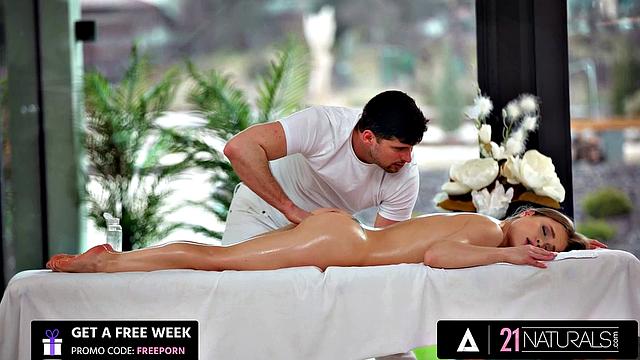 21 NATURALS - Hot Babe Alexa Flexy Gets Her Pretty Ass Fucked By Masseur