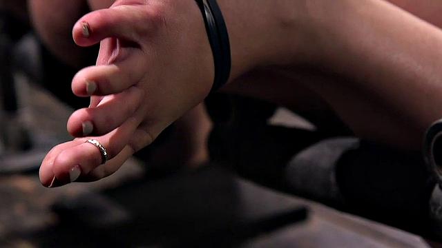 Submissive babe toyed after foot torture by master