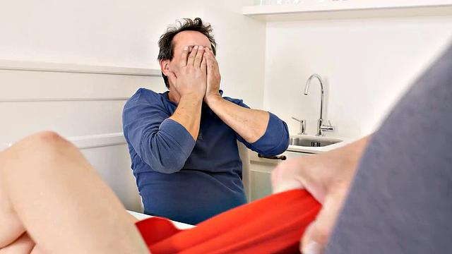 HUNT4K. Curvy girl gets properly nailed in front of her dad