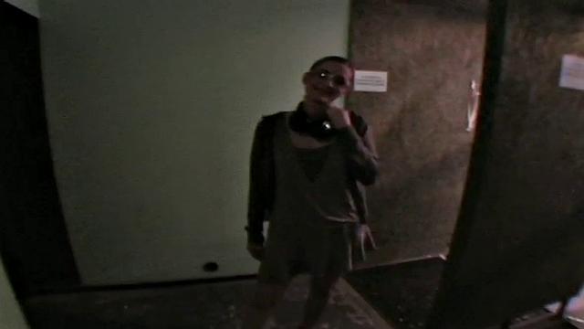 в общаге киска намокла-хи-хи, большой хер творит чудеса на публике