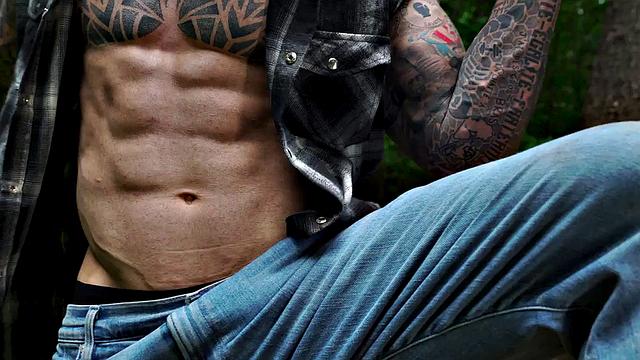 Smoking Hot. Axel Reed