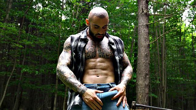 Smoking Hot. Axel Reed