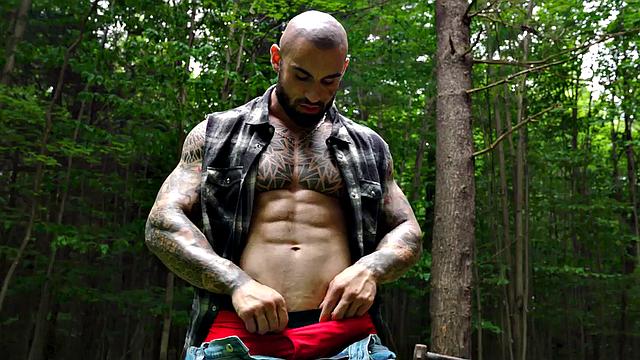 Smoking Hot. Axel Reed