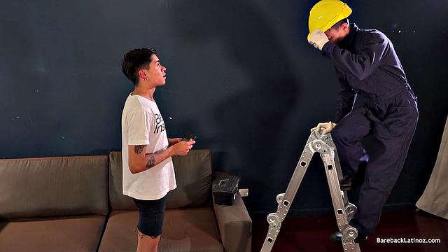 Смотри, как Слай и Трой жарят друг друга по-взрослому, без лишних слов