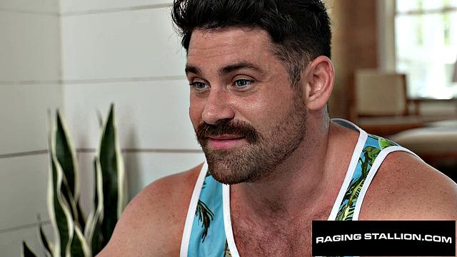 волосатый хряк меняет позу и насаживает качка - фитнес отдыхает