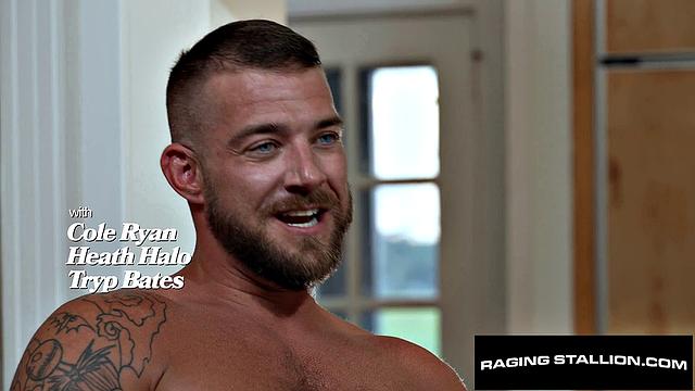 волосатый хряк меняет позу и насаживает качка - фитнес отдыхает