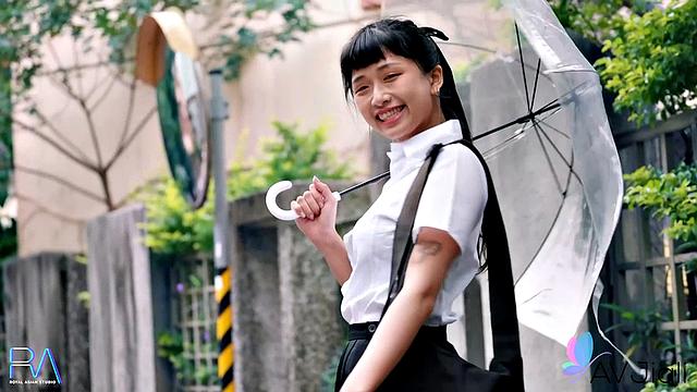 Han Yan Teases in AV Jiali