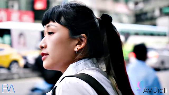 Han Yan Teases in AV Jiali