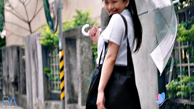 Han Yan Teases in AV Jiali