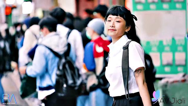 Han Yan Teases in AV Jiali