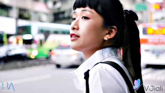 Han Yan Teases in AV Jiali