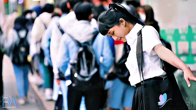 Han Yan Teases in AV Jiali