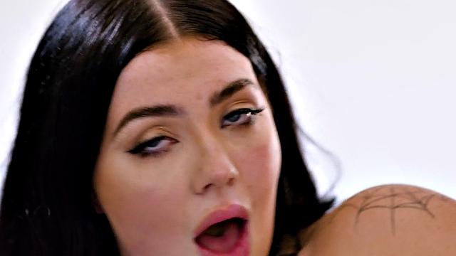 Big-booty babe passionate sex with BF in doggystyle