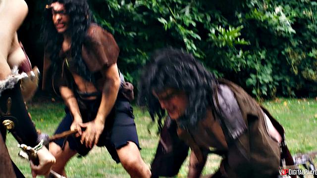 две страстные принцессы и чародей устроили эпический замес на столе