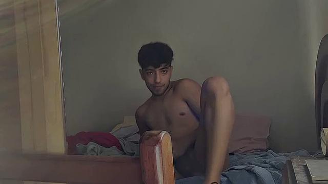 Sneakers & Cum Pumping - Henry Lynes