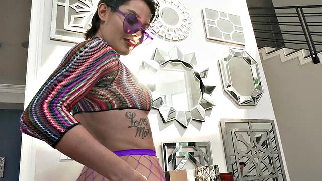 Natural Tits Brunette Gets Anal and Twerks Hardcore with Tommy Pistol