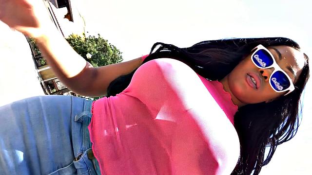 Camsoda - Cosplay camgal goes solo toy her hot pussy