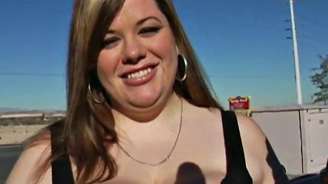 BBW Deseree Gives Blowjob