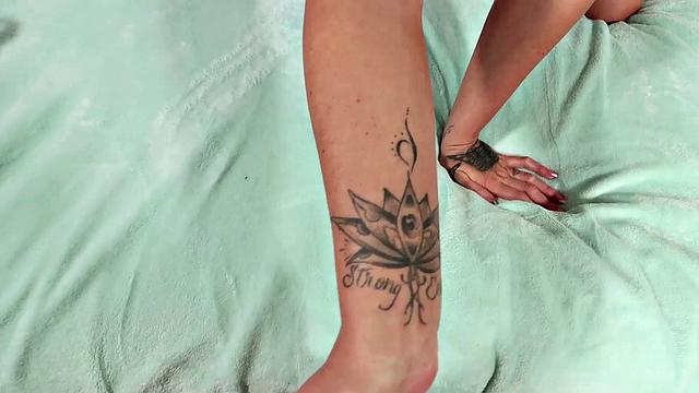 Big booty ginger babe with pierced tits sucks BF's cock