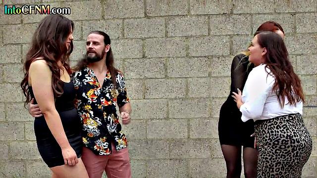 Cockhungry babes giving blowjob