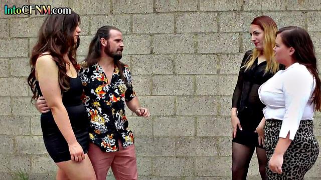 Cockhungry babes giving blowjob